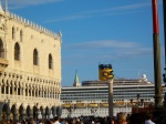 Crucero Costa Fortuna pasando frente a la plaza San Marcos de Venecia