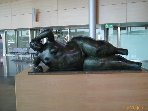 Sculpture at the aeroport - Spain
Escultura en el aeropuerto - Espaa