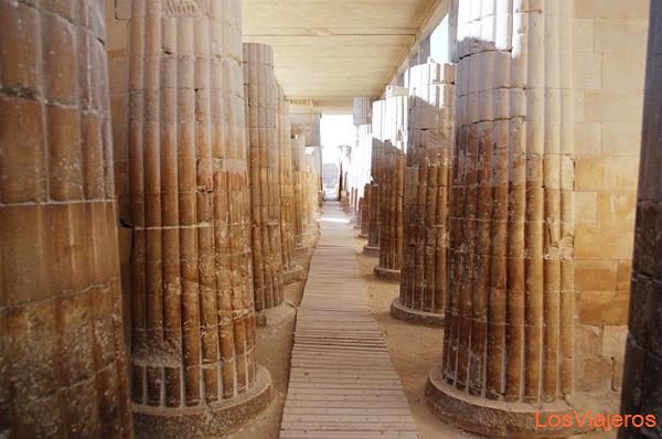Colonnade-Sakkara-Egypt
Columnata-Saqqara-Egipto