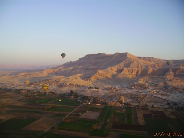 View of Gurna -Travel in globe over the Kings Valley -Egypt
Vistas de Gurna -Paseo en Globo sobre el Valle de los Reyes -Egipto