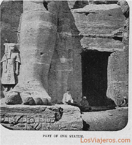 Parte de una estatua en Abu Simbel - Egipto