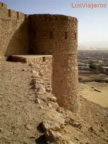 Ghat, torre y muralla del castillo - Libia