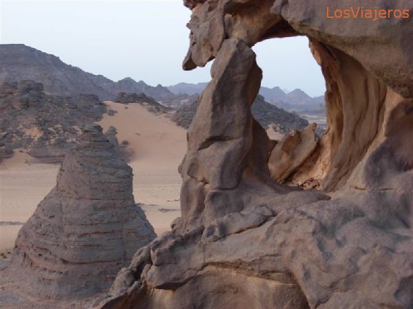Akakus,  if you are able to climb the cliffs, the view, gets even  better - Libya
Akakus escalando los riscos, la vista es aun mucho mejor - Libia