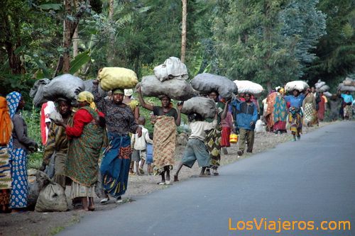 De camino al mercado - Ruanda