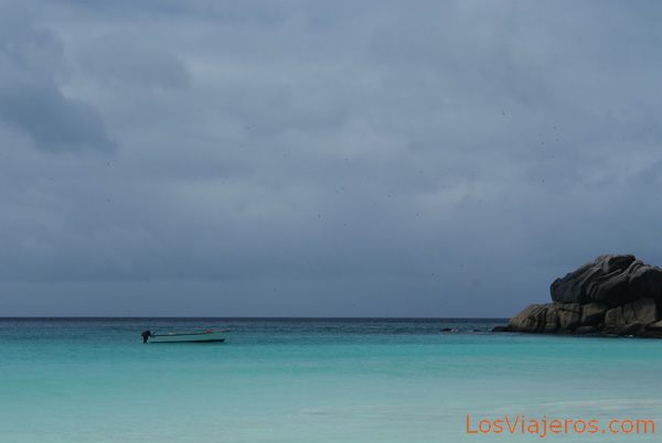 Barca en la tormenta - Seychelles