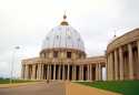 Go to big photo: Basilique de Notre Dame de la Paix - Yamoussoukro - Ivory Coast / Cote d'Ivoire