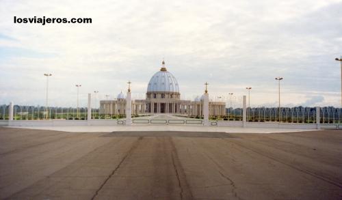 Basilique de Notre Dame de la Paix - Yamoussoukro - Ivory Coast / Cote d'Ivoire
Basilique de Notre Dame de la Paix - Yamoussoukro - Costa de Marfil