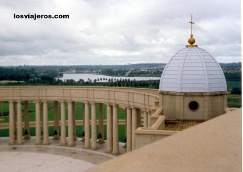 Lanscape from the roof of Notre Dame de la Paix - Yamoussoukro - Ivory Coast / Cote d'Ivoire
Vista general de la ciudad - Yamoussoukro - Costa de Marfil
