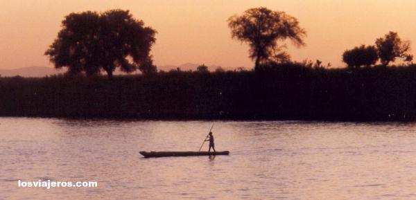 Omo river sunset - Omorate - Ethiopia
Atradeceres en el rio Omo - Omorate - Etiopia