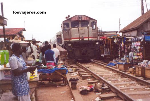 Train crossing Kejetia Market - Kumasi - Ghana
Train crossing Kejetia Market - Kumasi - Ghana