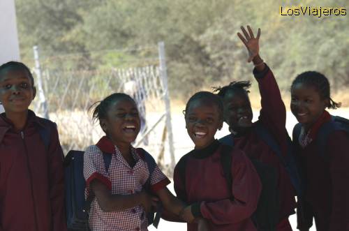 Chicas escolares del centro de Namibia