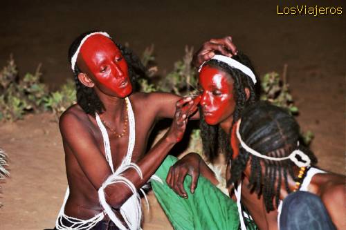 Maquillándose para el Gereewol o Gerewol- Tribu Bororo o Wodaabe- Niger