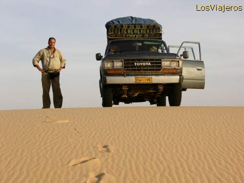 A stop on the way - Tenere Desert - Niger
Un alto en el camino - Desierto del Tenere - Niger
