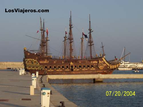 Old Ship - Hammamet - Tunisia
Galeon amarrado - Hammamet - Tunez