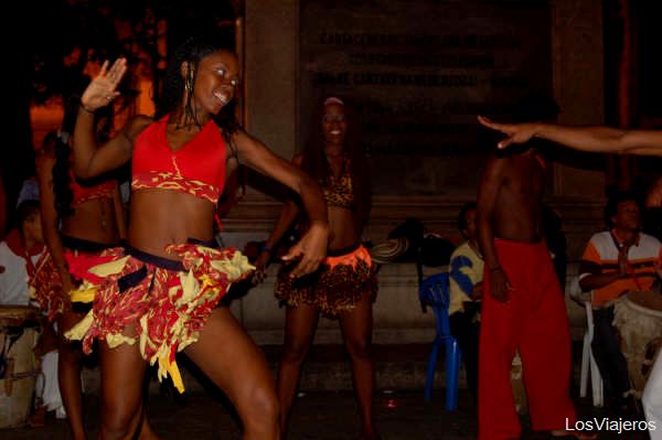 Dances in the square Simon Bolivar - Colombia
Bailes tradicionales en Cartagena de Indias - Colombia