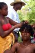 Ir a Foto: Mujeres palenqueras rehaciendo trenzas  - Cartagena 
Go to Photo: Women doing braids in Palenque