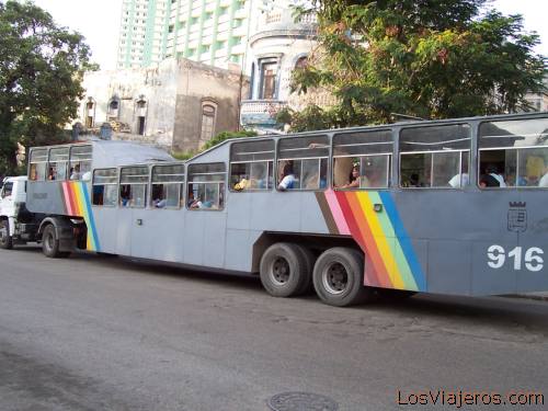 Camion reconvertido para el transporte de viajero -La Habana -Cuba