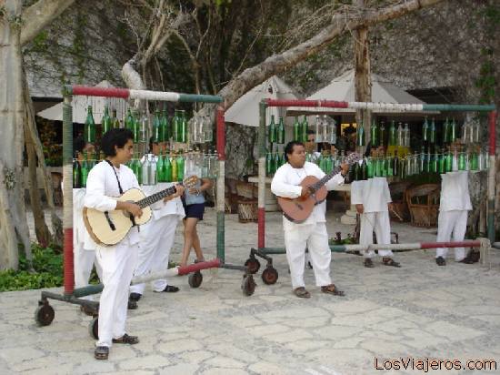 Musicos en Xcaret - Riviera Maya - Mexico
