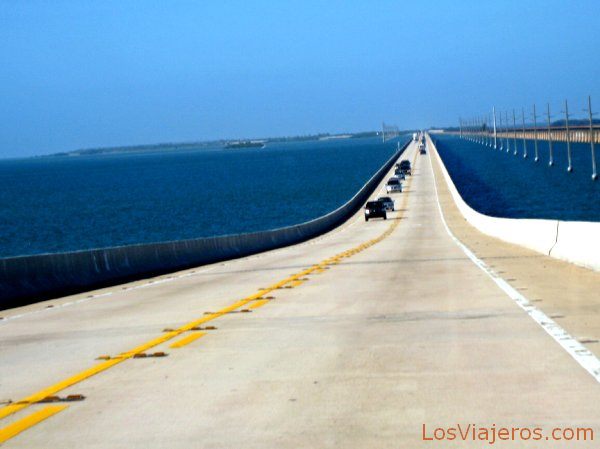 The famous Seven Miles Bridge - Los Cayos - USA
El famoso Puente de las Siete Millas - Los Cayos - USA