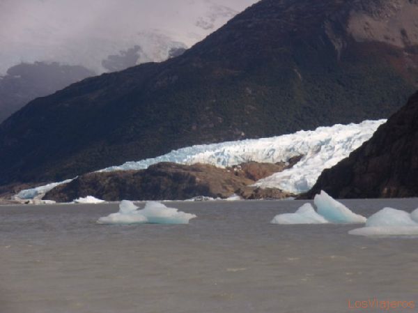 Bahía Onelli, Lago Argentino. - Argentina