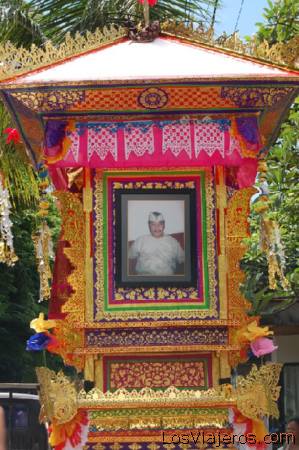 Altar ceremonia cremacion -Bali- Indonesia