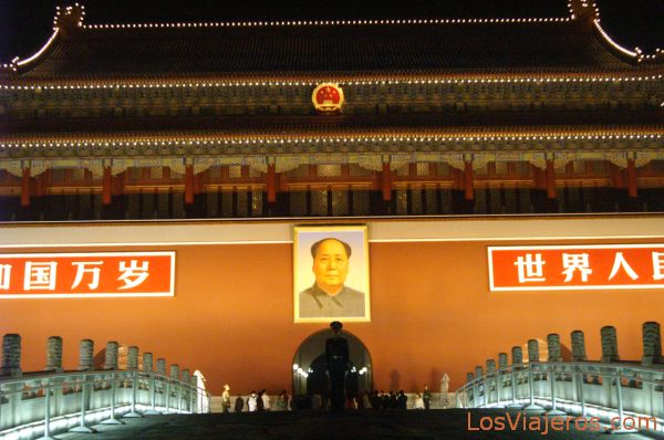 Puerta de Tiananmen de noche - Pekin - China