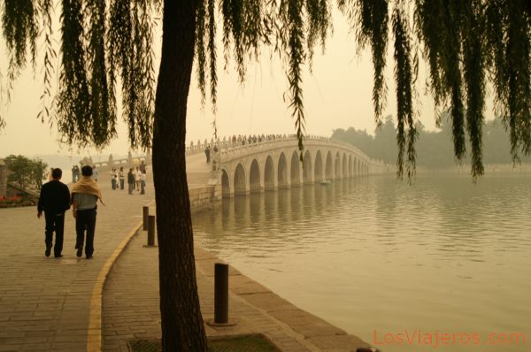 Puente de 17 arcos en el Lago Kunming - Palacio de Verano - Pekin - China