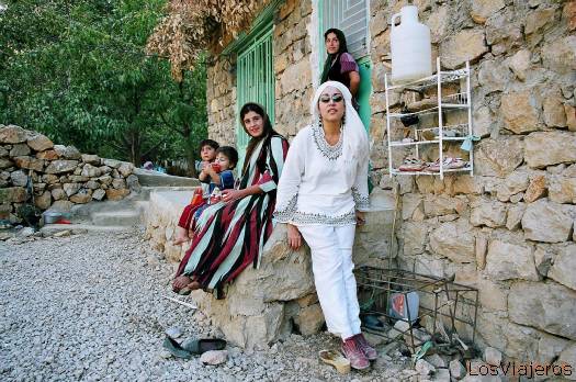 Marta,la autora de la galería en Palangán(Kurdistán iraní)-Irán - Iran