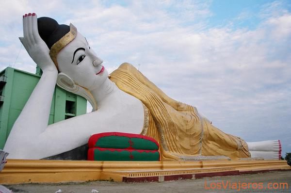 Buda reclinado de Hlaung Daw Mu-Monywa-Myanmar