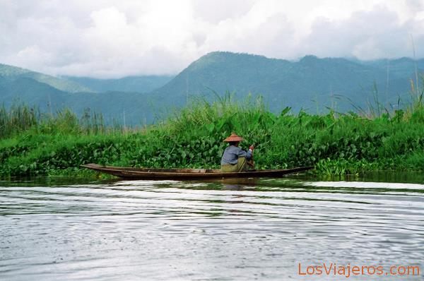 Canoa-Lago Inle-Myanmar