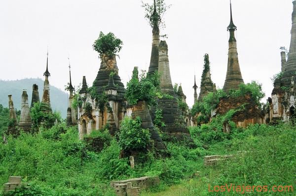 Pagodas de Shwe Indein-Lago Inle-Myanmar