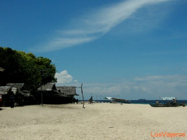 White beach en Panagsama - Filipinas