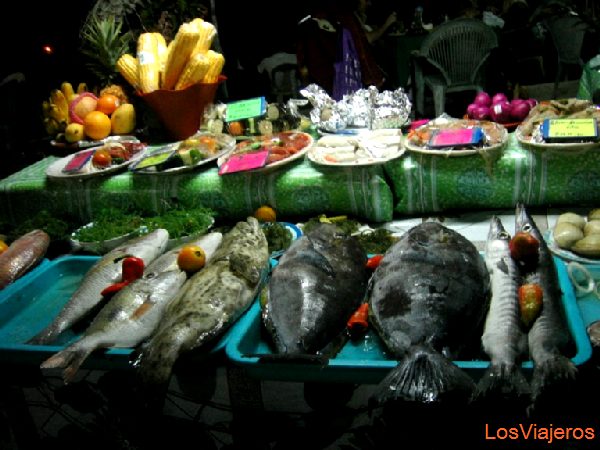 Oferta gastronomica en playa Alona - Filipinas