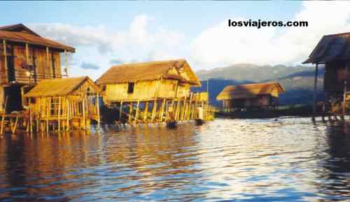 Casas flotantes en el lago Inle - Myanmar