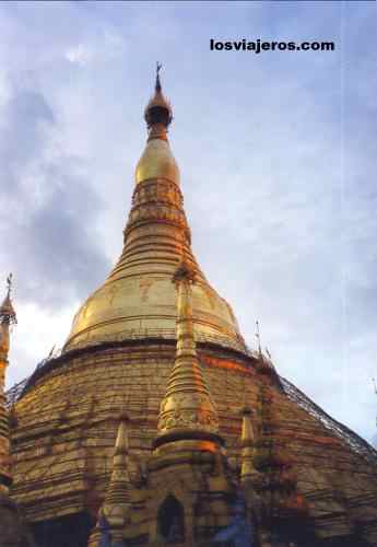 Cupula de oro de la pagoda de Shwedagon - Rangun - Myanmar