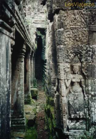 Bayón galerías en el interior del templo - Camboya