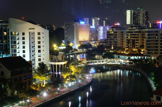 Rio Singapur de Noche