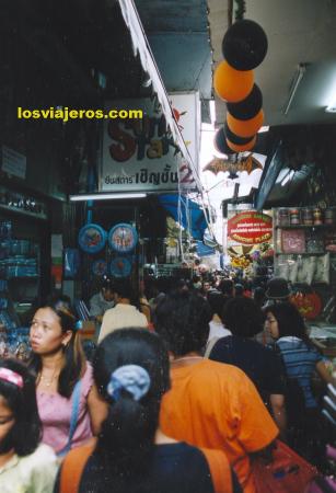 Commercial street in China Town - Bangkok.  - Thailand
Comercio en las calles de Chinatown- Bangkok - Tailandia