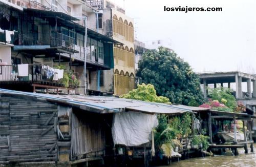 Casas en el rio Chao Phraya - Bangkok - Tailandia