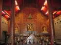 Ampliar Foto: Interior de templo del complejo del Wat Doi Suthep, Chiang Mai - Thailand