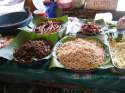 Ampliar Foto: Mercado en la carretera hacia Chiang Rai, gusanos - Tailandia
