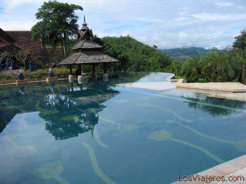 Piscina del Anantara Resort Golden Triangle - Tailandia