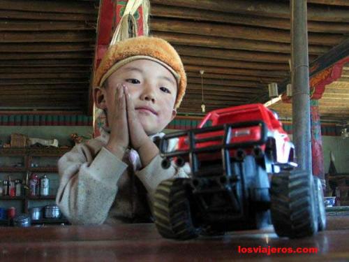 Niño en Gutso - Tibet - China