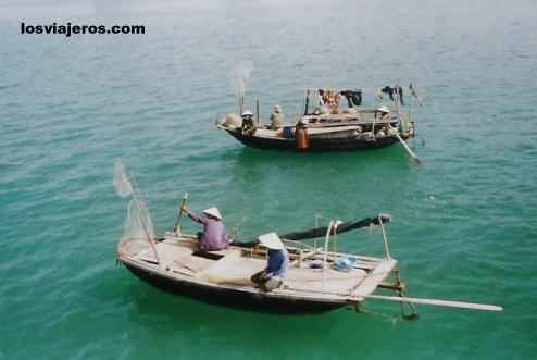 Fishers - Halong Bay - Vietnam
Pescadores - Halong Bay - Vietnam