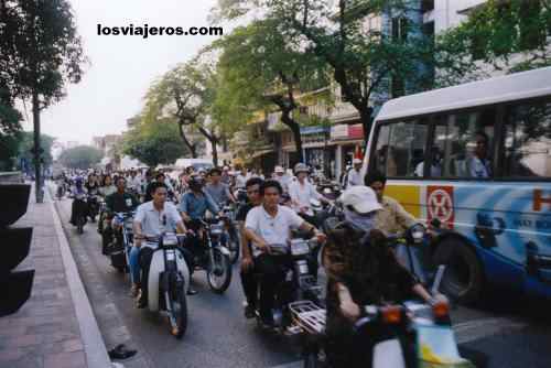 Hanoi Traffic - Vietnam
Trafico en las calles de Hanoi - Vietnam