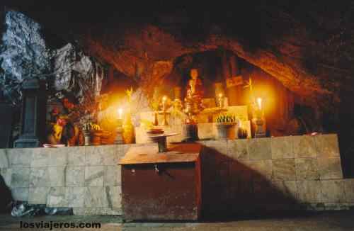 Cave of Perfume pagoda - Vietnam
Cave of Perfume pagoda - Vietnam