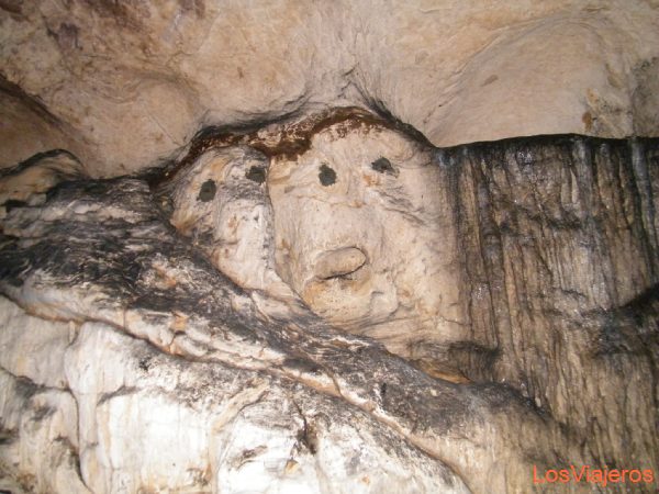 Cueva ocupada por cazadores hacia el 2700 a.C en el pueblo de Bologradchik - Bulgaria