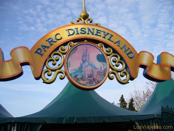Cartel de entrada al Parque Disneyland - Disneyland París - Francia