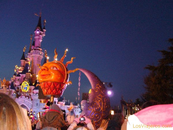 Parade to the late afternoon - Disneyland París - France
Cabalgata al atardecer - Disneyland París - Francia