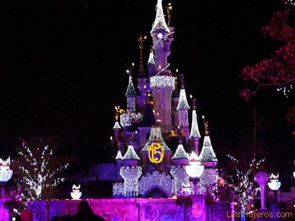 Castle of the Sleeping Beauty illuminated - Disneyland París - France
Castillo de la Bella Durmiente iluminado - Disneyland París - Francia
